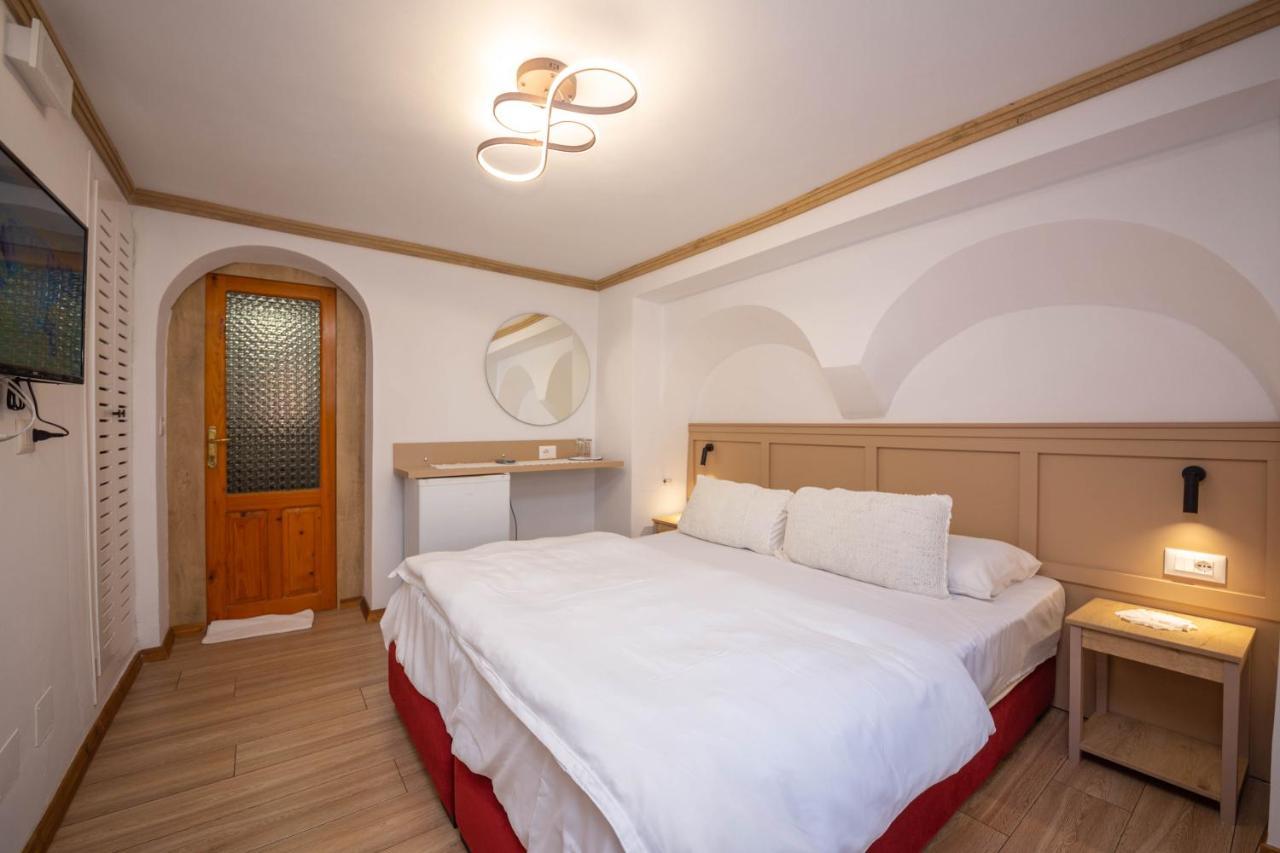 Bed And Breakfast Kotoni Gjirokastër Esterno foto
