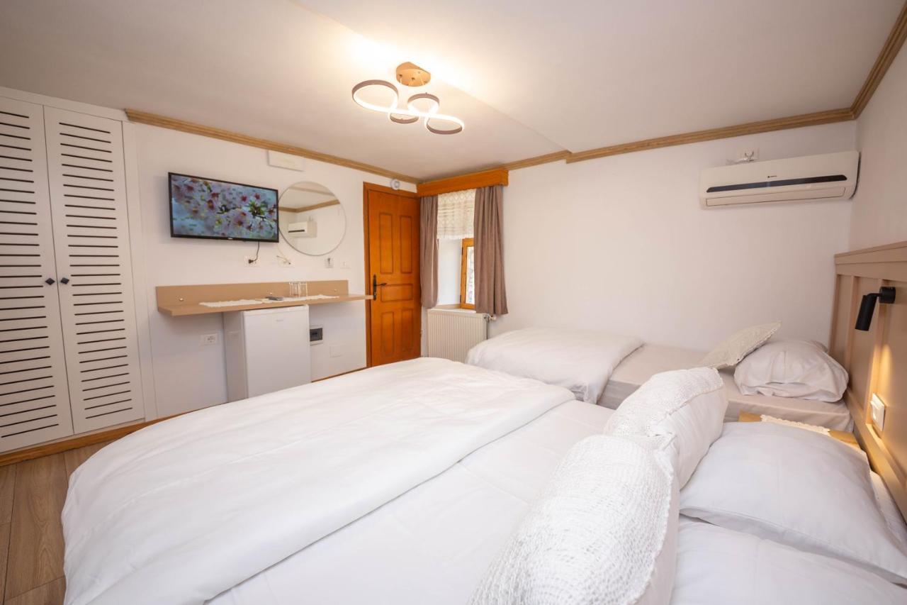 Bed And Breakfast Kotoni Gjirokastër Esterno foto