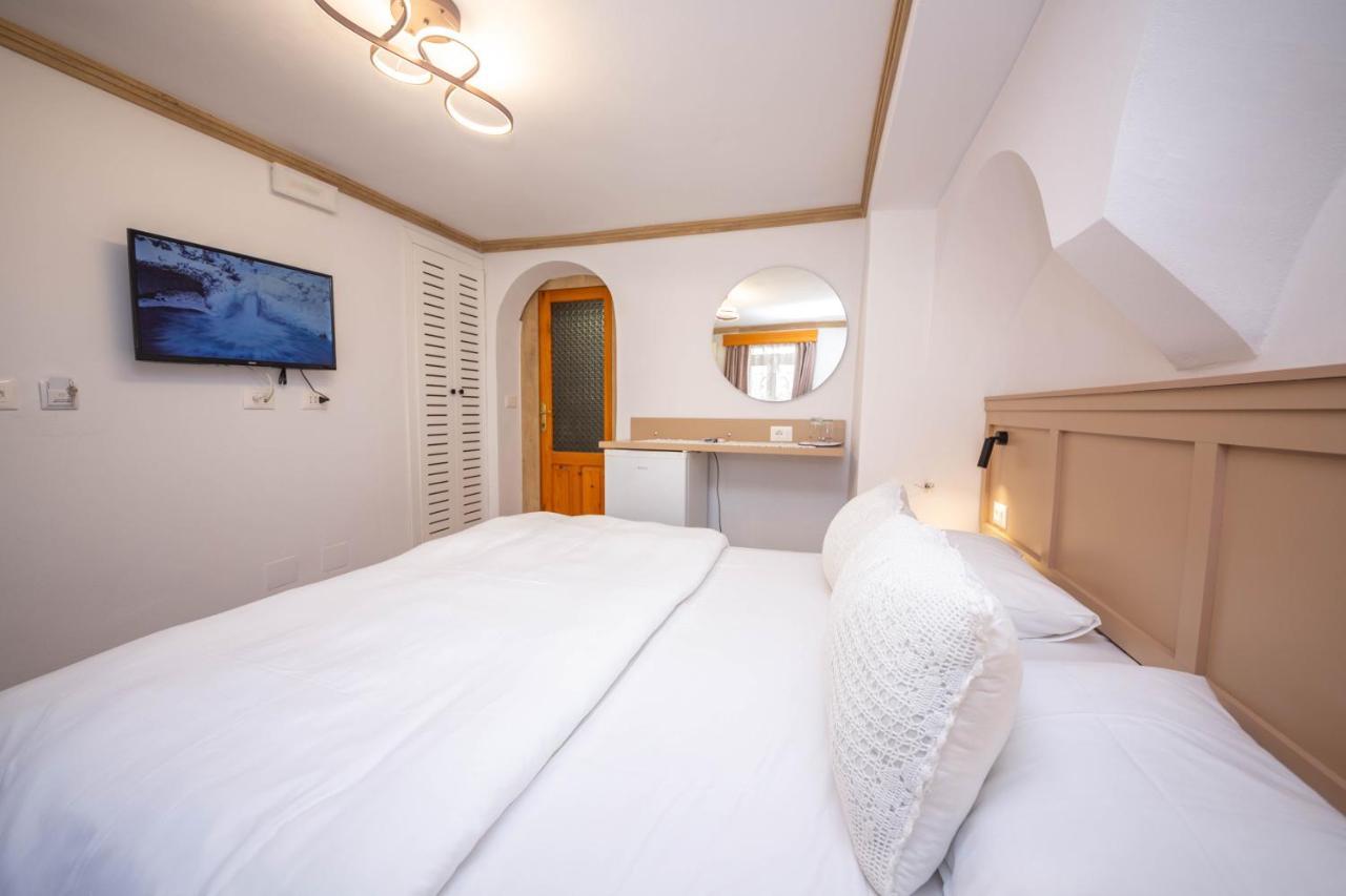 Bed And Breakfast Kotoni Gjirokastër Esterno foto