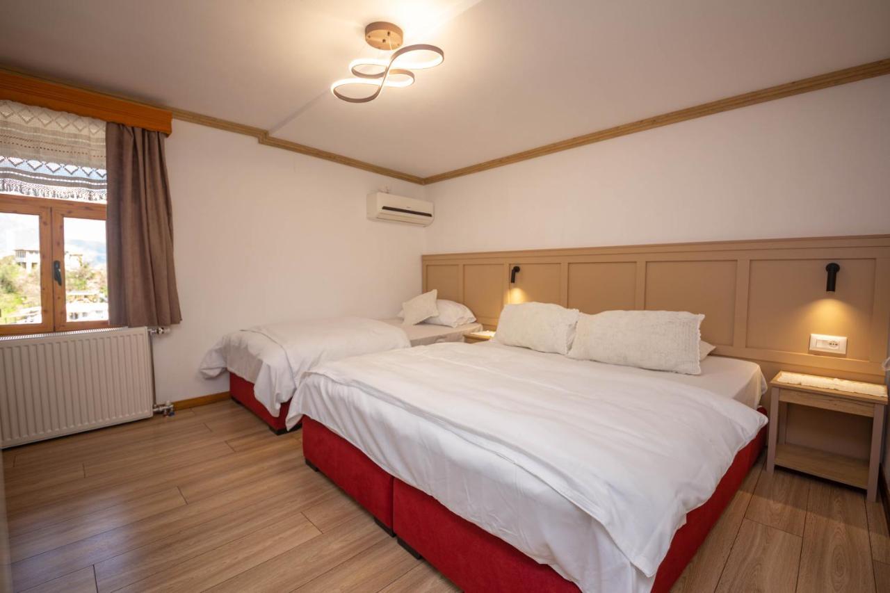 Bed And Breakfast Kotoni Gjirokastër Esterno foto