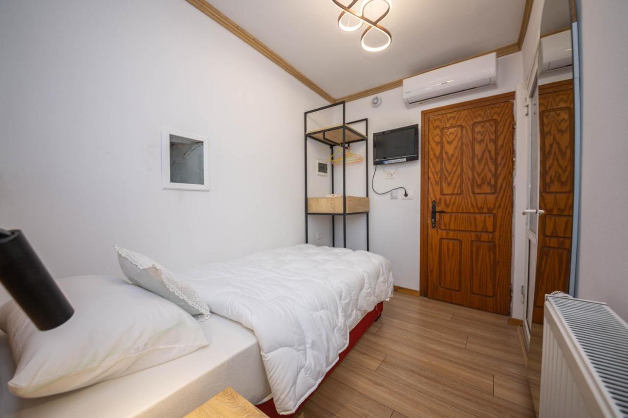 Bed And Breakfast Kotoni Gjirokastër Esterno foto