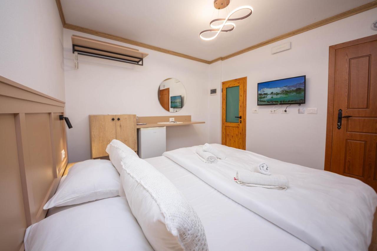 Bed And Breakfast Kotoni Gjirokastër Esterno foto