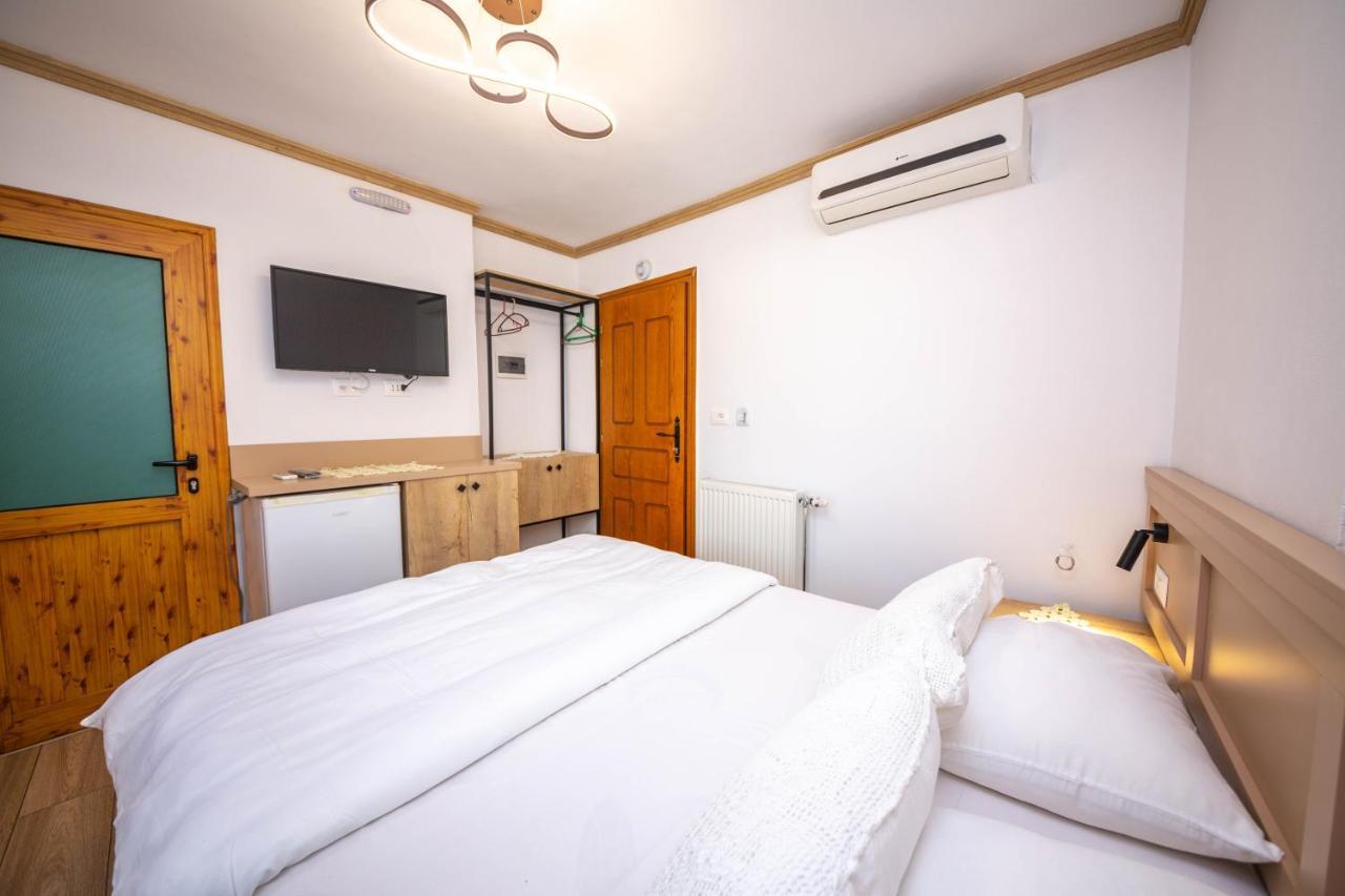 Bed And Breakfast Kotoni Gjirokastër Esterno foto